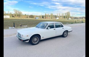 transport masina epoca din belgia pe platforma